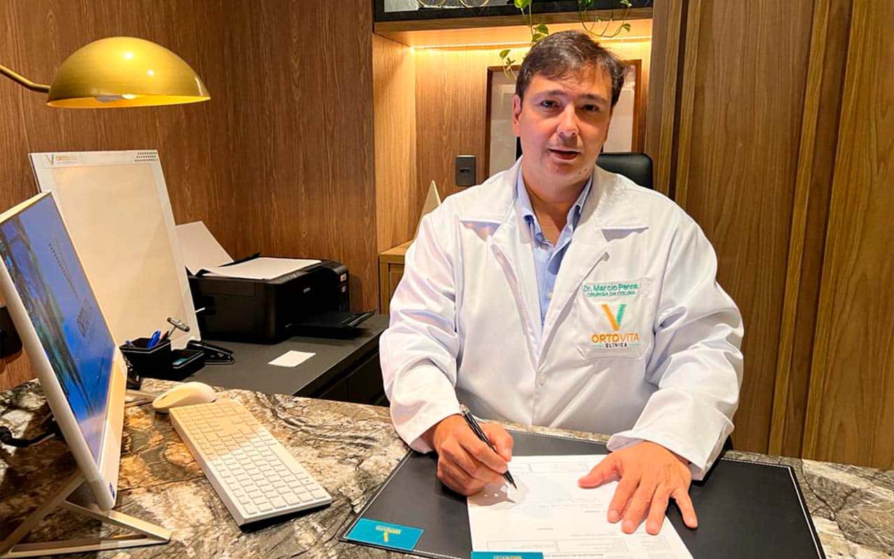 Dr. Márcio Penna ortopedista especialista em espinha dorsal